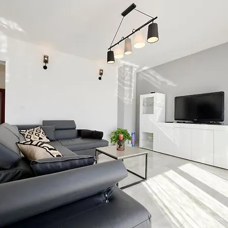 Tinel Apartment *