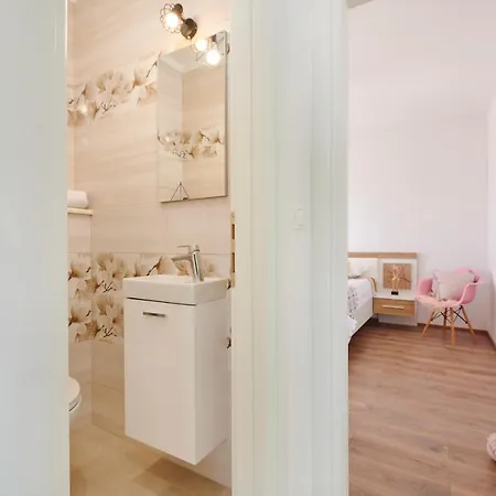 Tinel Apartment *