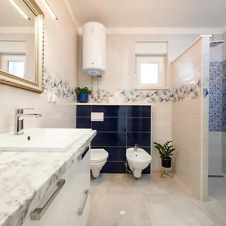 Tinel Apartment