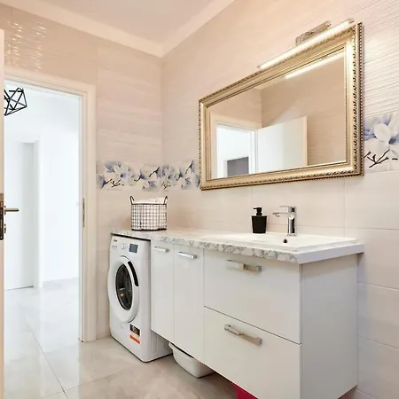 Tinel Apartment *