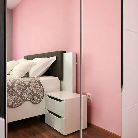 Tinel Apartment *