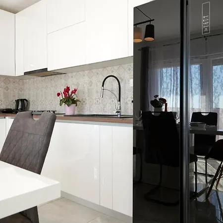 Tinel Apartment *
